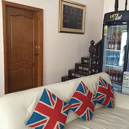A Pousada Almaty Backpackers Exterior foto