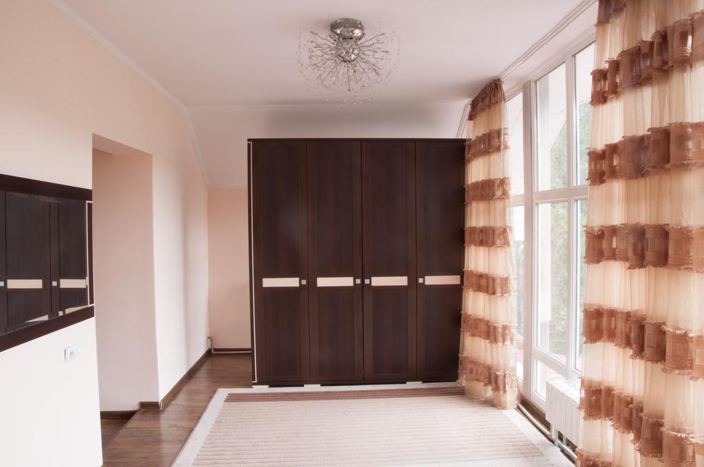 A Pousada Almaty Backpackers Exterior foto