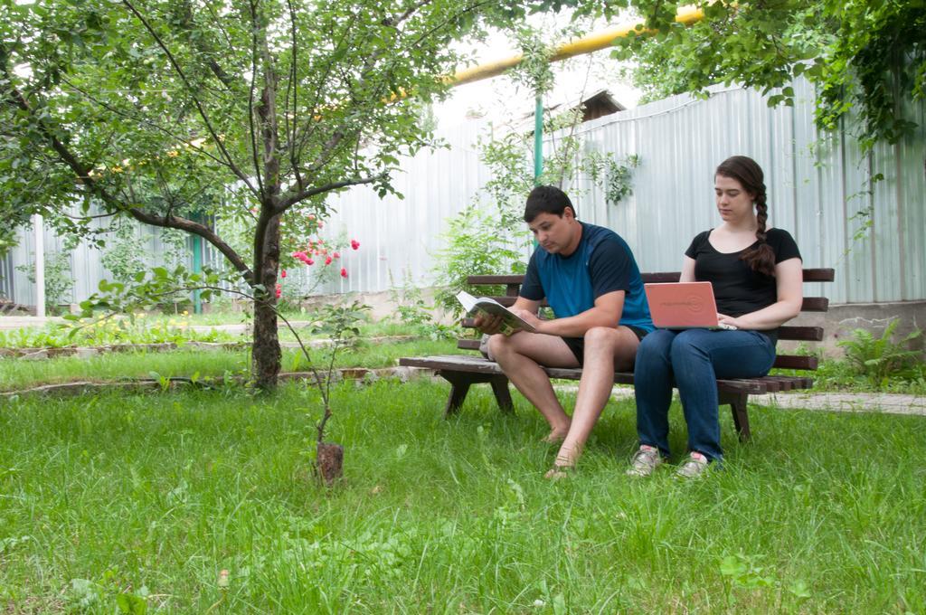 A Pousada Almaty Backpackers Exterior foto