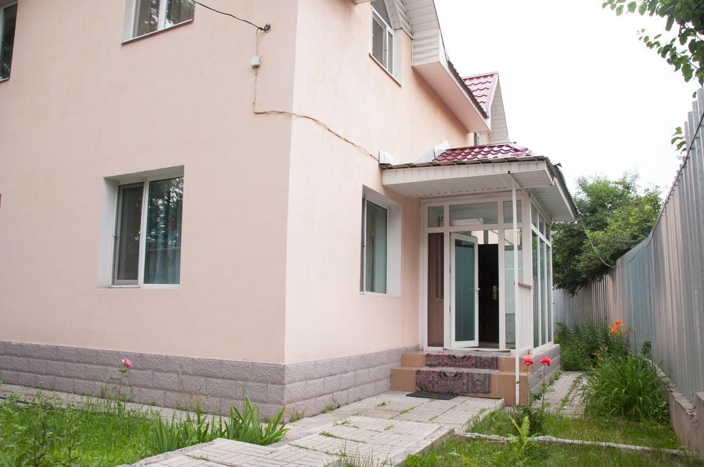 A Pousada Almaty Backpackers Exterior foto