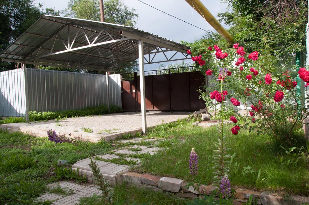A Pousada Almaty Backpackers Exterior foto