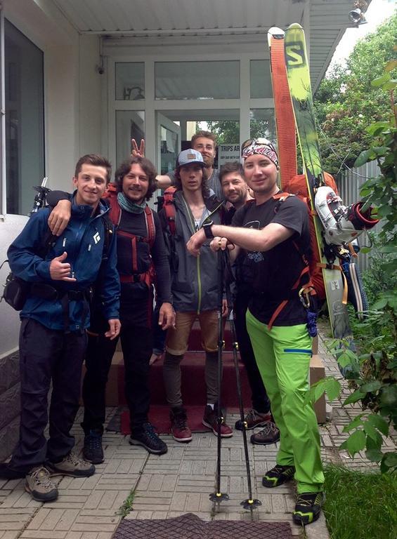A Pousada Almaty Backpackers Exterior foto